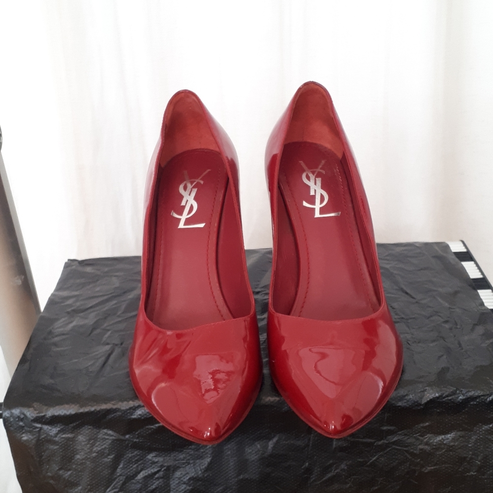 Yves Saint Laurant, Authentic, bought in Europe, worn 3 times.